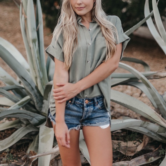 Wild At Heart Linen Button Down Top - Picture 5 of 8